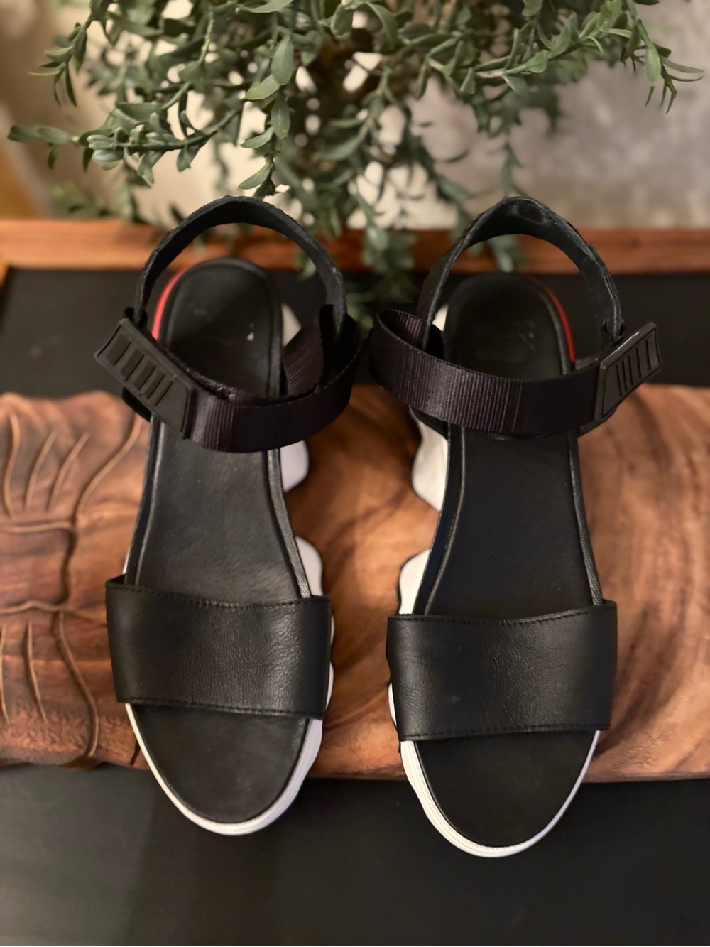Sorel Women’s Impact Kinetic Sandal Black White Leather Platform 9.5 Slingback